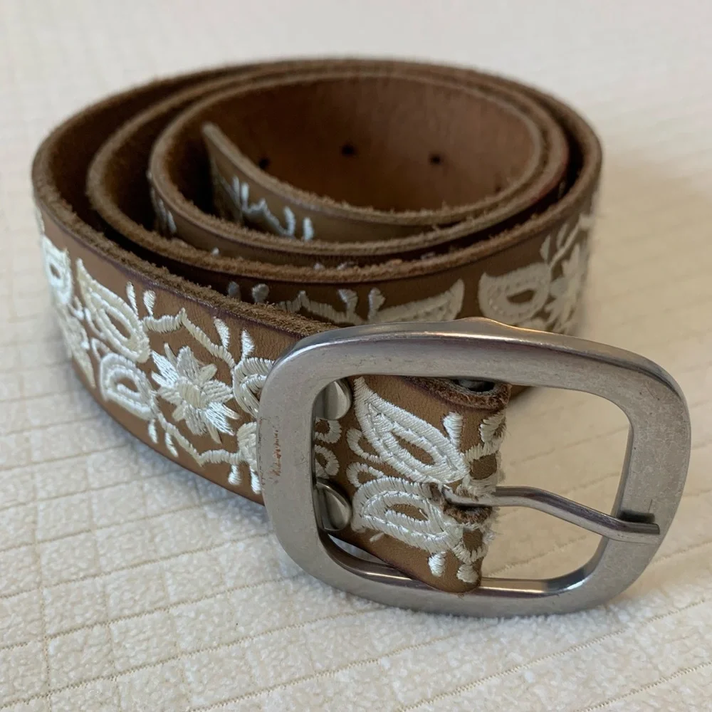Lucky Brand embroidered leather belt - Picture 1 of 8